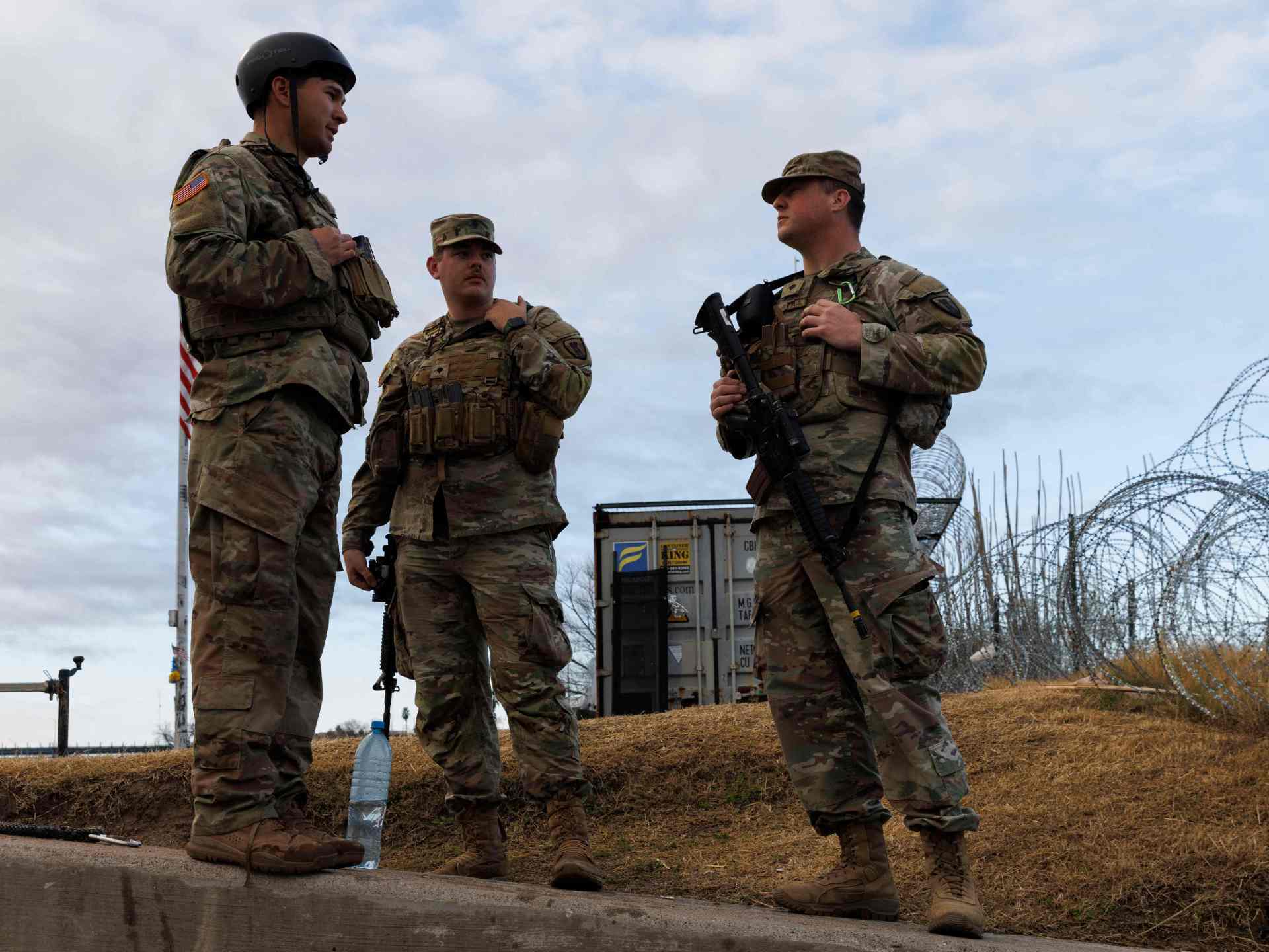 تكساس تبني قاعدة عسكرية لمواجهة تدفق المهاجرين | أخبار – البوكس نيوز