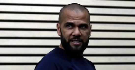 رياضة – محكمة إسبانية ترفض محاكمة دانى ألفيس خلف أبواب مغلقة قبل بدء الجلسات الإثنين