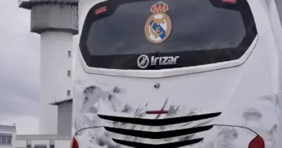 رياضة – حافلة ريال مدريد تتعرض لحادث قبل مواجهة لايبزيج فى دورى أبطال أوروبا