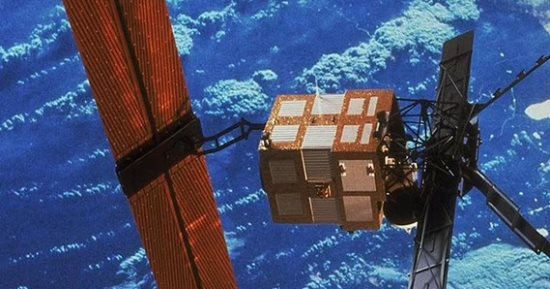 تكنولوجيا  – قمر صناعى أوروبى يصطدم بالأرض بعد 18 عامًا فى الفضاء