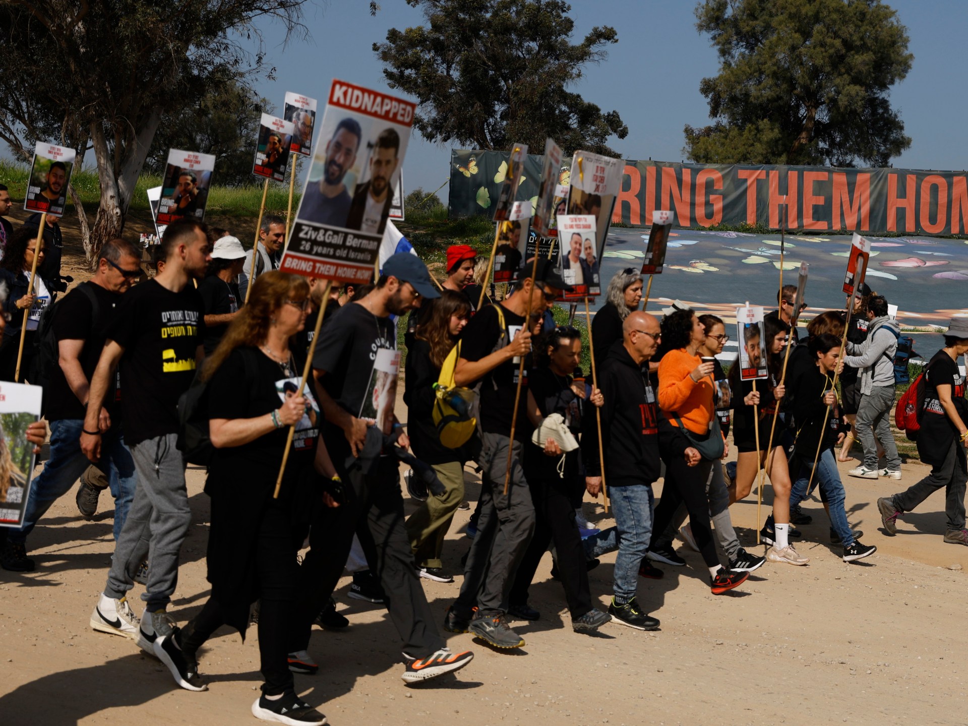 مسيرة من غلاف غزة لأهالي المحتجزين تطالب نتنياهو بصفقة فورية | أخبار – البوكس نيوز