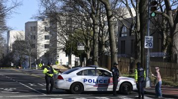 شخص يضرم النار بنفسه أمام السفارة الإسرائيلية بواشنطن | أخبار – البوكس نيوز