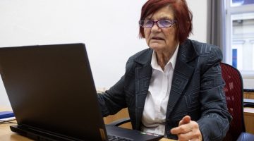 مسنّون تشيكيون يساهمون في “ويكيبيديا” لكسر الرتابة بالكتابة | ثقافة – البوكس نيوز