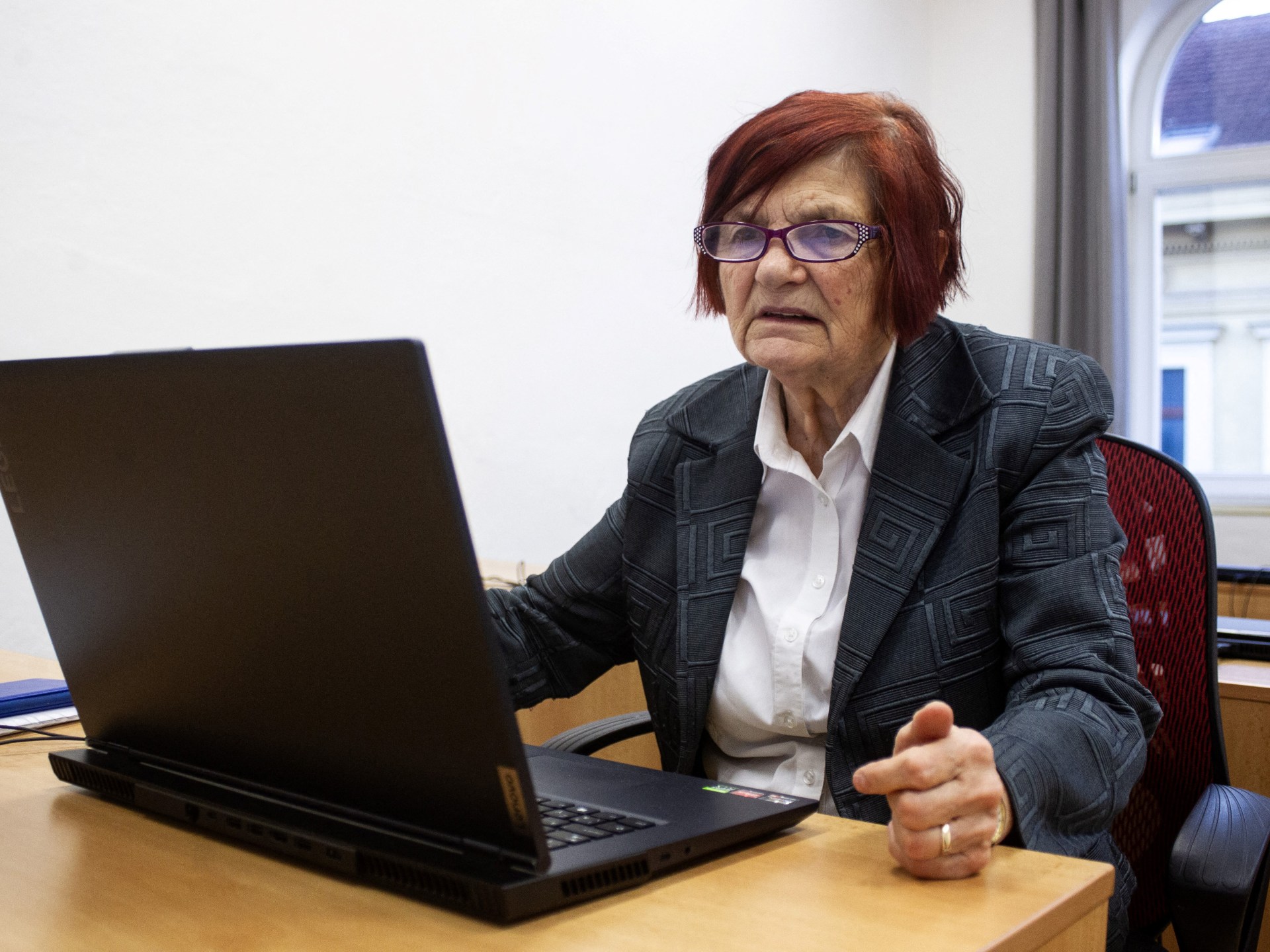 مسنّون تشيكيون يساهمون في “ويكيبيديا” لكسر الرتابة بالكتابة | ثقافة – البوكس نيوز