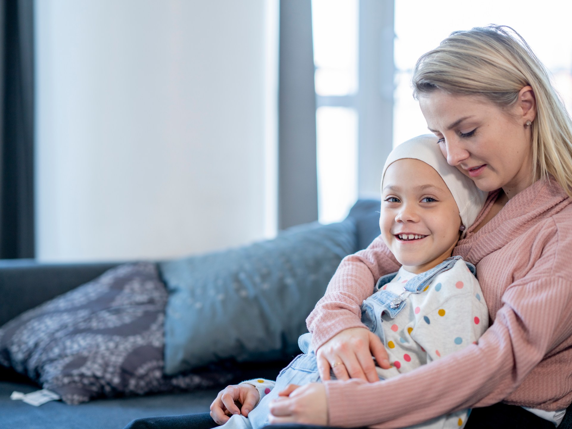 كيف يمكن للعائلة تقديم الدعم النفسي للطفل المصاب السرطان؟ | مرأة – البوكس نيوز