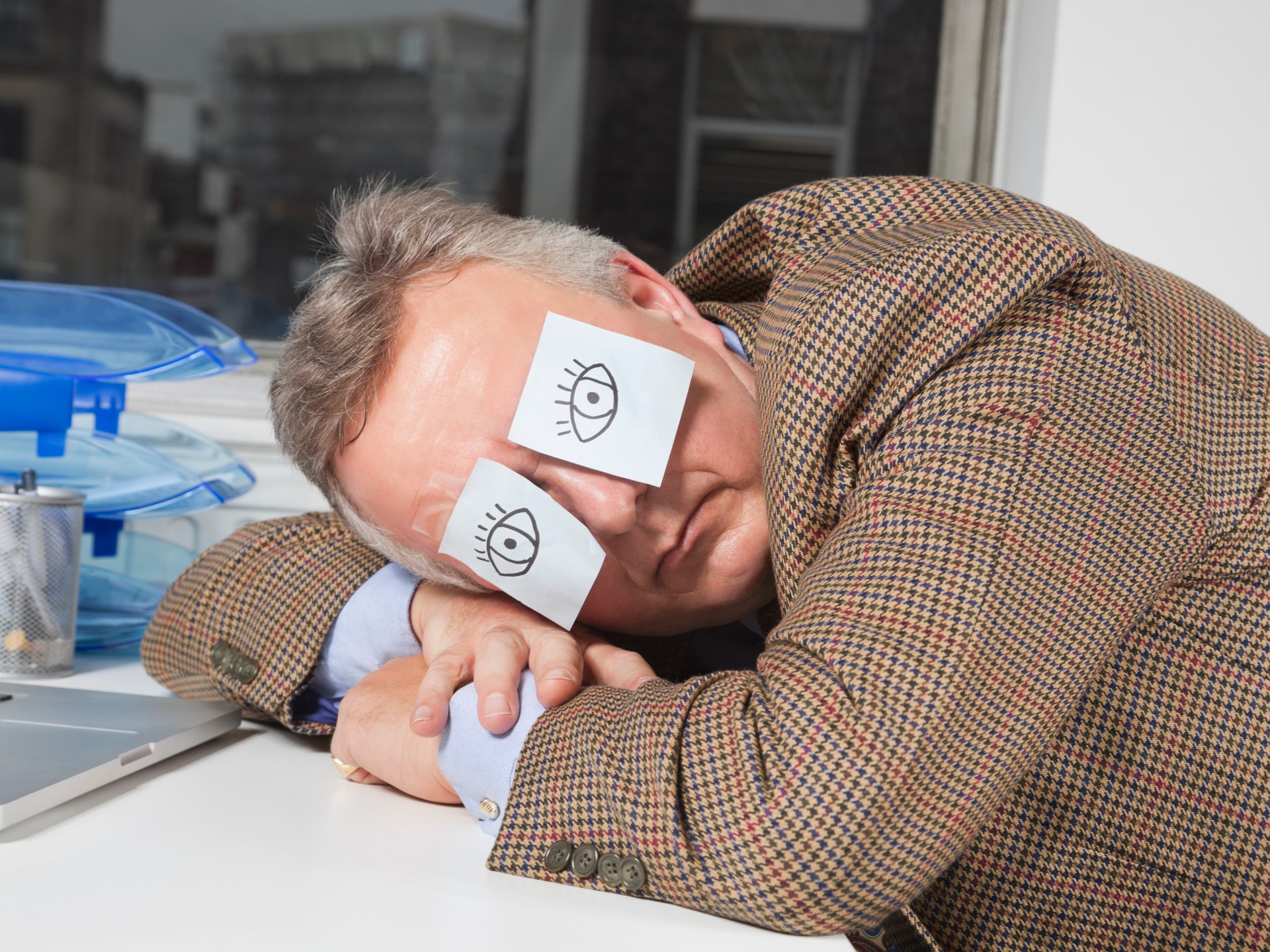 فوائد النوم خلال ساعات العمل والدراسة | أسلوب حياة – البوكس نيوز
