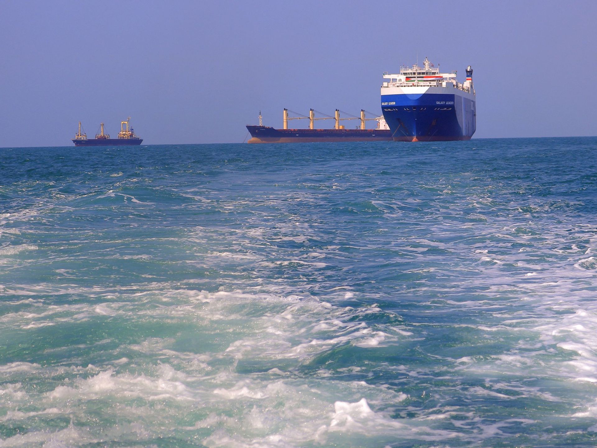 استهداف سفينة قرب جيبوتي والاتحاد الأوروبي يبدأ مهمة عسكرية في البحر الأحمر | أخبار – البوكس نيوز