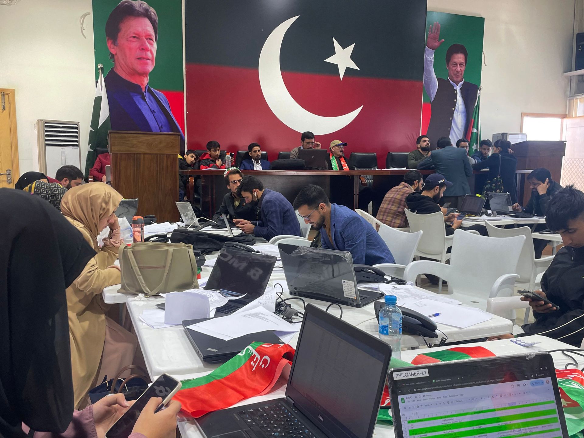 أنباء عن تقدم مؤيدي عمران خان بانتخابات باكستان | أخبار – البوكس نيوز
