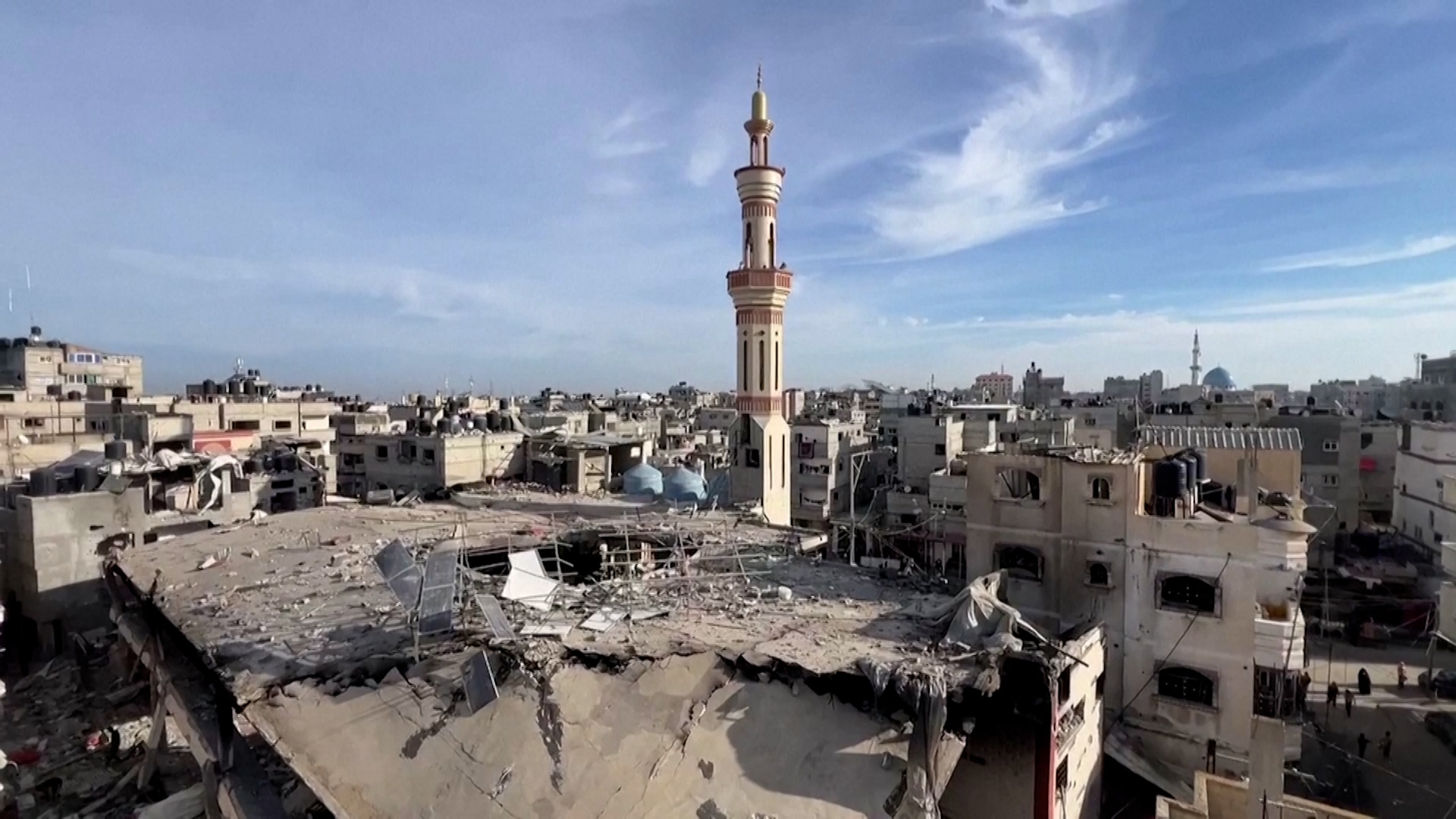 مشاهد خراب ودمار بمسجد في رفح جراء قصف إسرائيلي | البرامج – البوكس نيوز