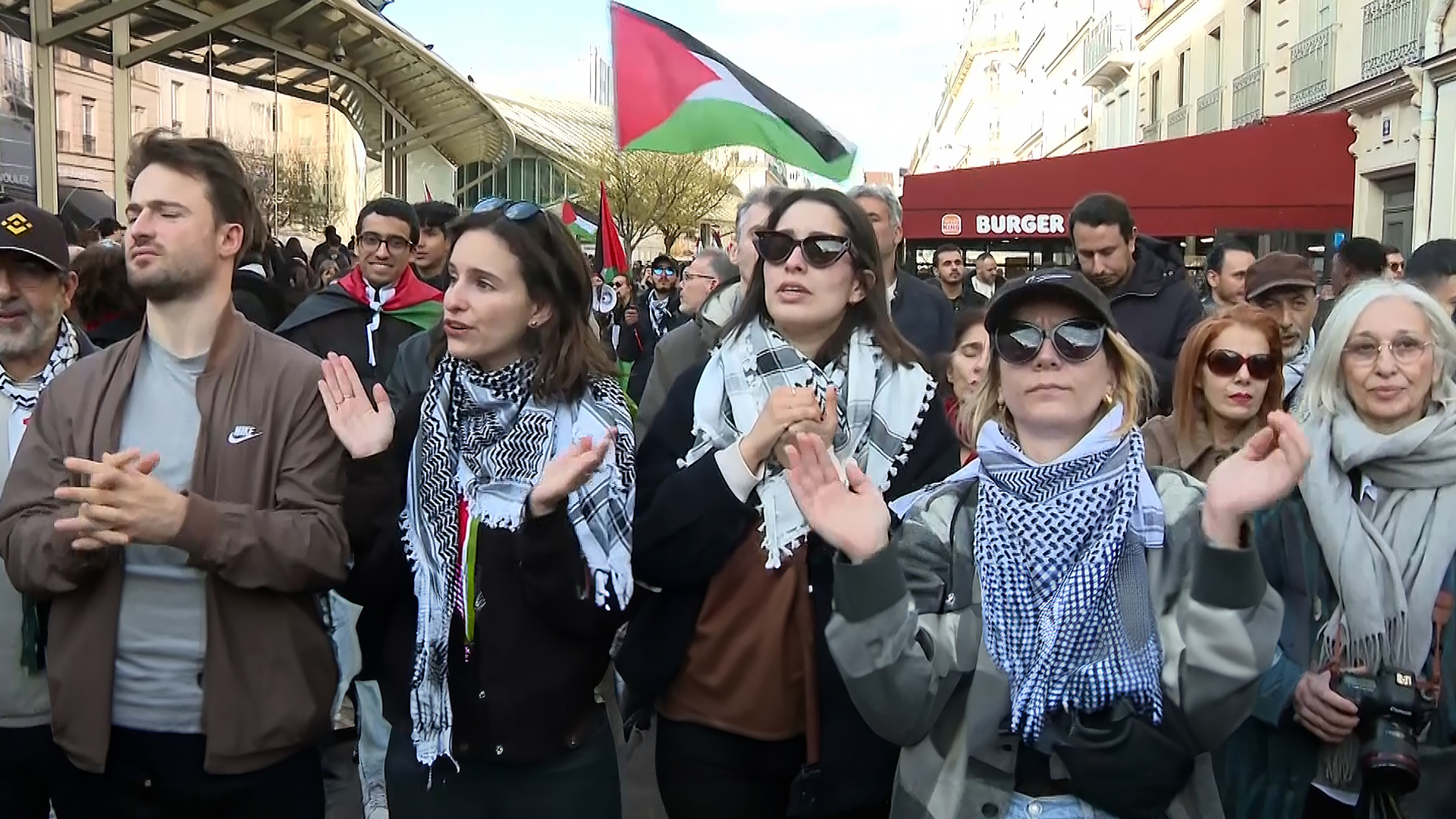 مظاهرات في فرنسا للمطالبة بوقف الحرب في غزة | البرامج – البوكس نيوز