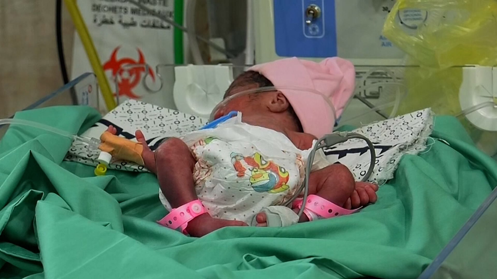 كاميرا البوكس نيوز ترصد معاناة الأطفال الرضع بمستشفى كمال عدوان الطبي | التقارير الإخبارية – البوكس نيوز