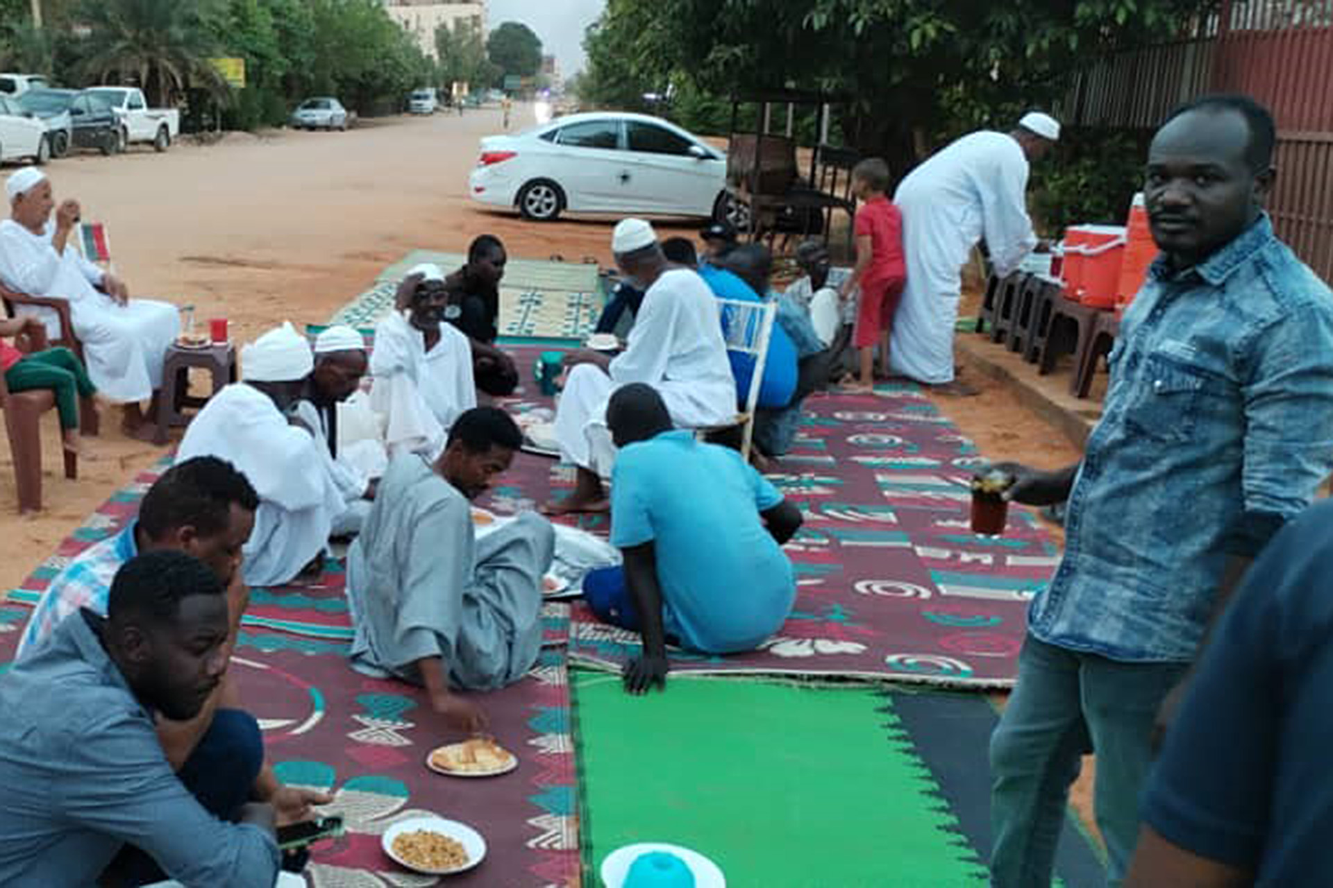 إفطارات الشوارع في الخرطوم عادة رمضانية تتحدى الحرب | سياسة – البوكس نيوز