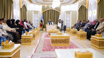 الرئيس الزُبيدي يلتقي بالعاصمة عدن نخبة من الصحفيين والإعلاميين الجنوبيين