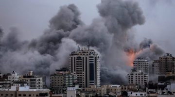 غزة .. قصف وغارات وآمال هدنة