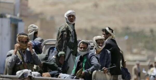 على خلفية صلاة التراويح.. اشتباكات بين أحد المشائخ وقوات تابعة للحوثيين في صنعاء اليمنية