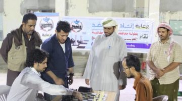 رئيس اتحاد شباب الغد بالمهرة يدشن بطولات الشطرنج الرمضانية 