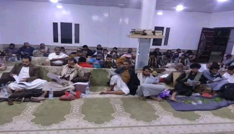 مليشيات الحوثي تحول المساجد إلى مجالس للقات في رمضان.. لهذا السبب