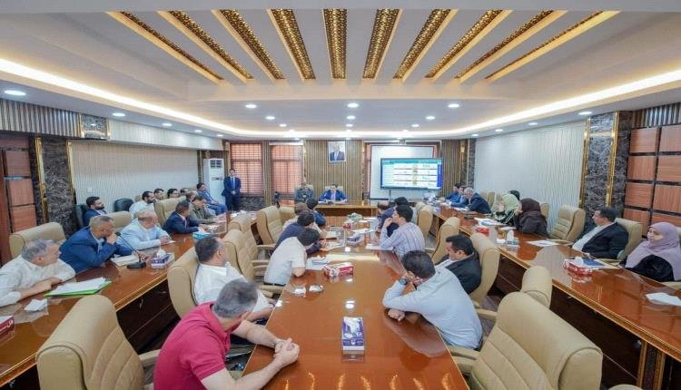 رئيس الوزراء يترأس اجتماع المكتب التنفيذي ويؤكد الحاجة إلى جهد مضاعف لإعادة الاعتبار لمدينة عدن