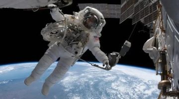 تكنولوجيا  – ناسا ستأخذ أول رائد فضاء غير أمريكى إلى القمر 2026