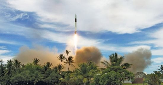 تكنولوجيا  – تعرف على مراحل تطور صاروخ فالكون من SpaceX منذ 2005.. صور