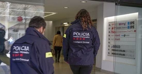 رياضة – الشرطة تقتحم مقر الاتحاد الكتالوني في برشلونة
