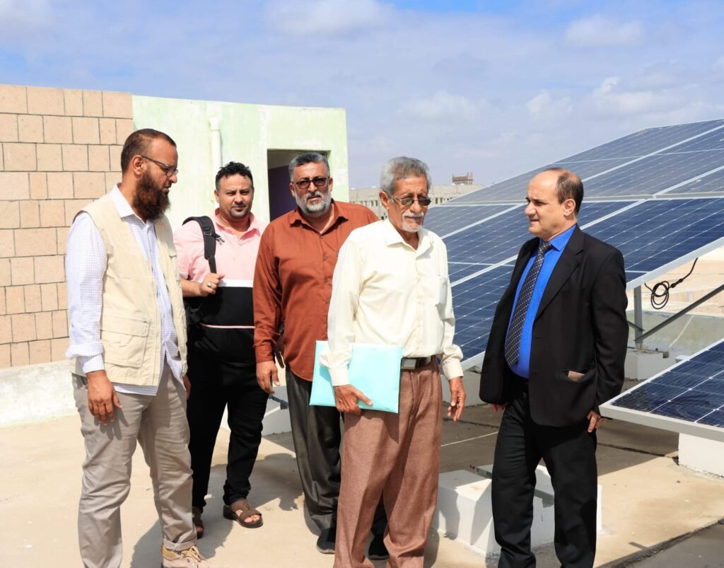 مأمور دارسعد يطلع على أعمال مشروع تزويد منظومة الطاقة الشمسية لـ(8) مدارس ومكتب التربية