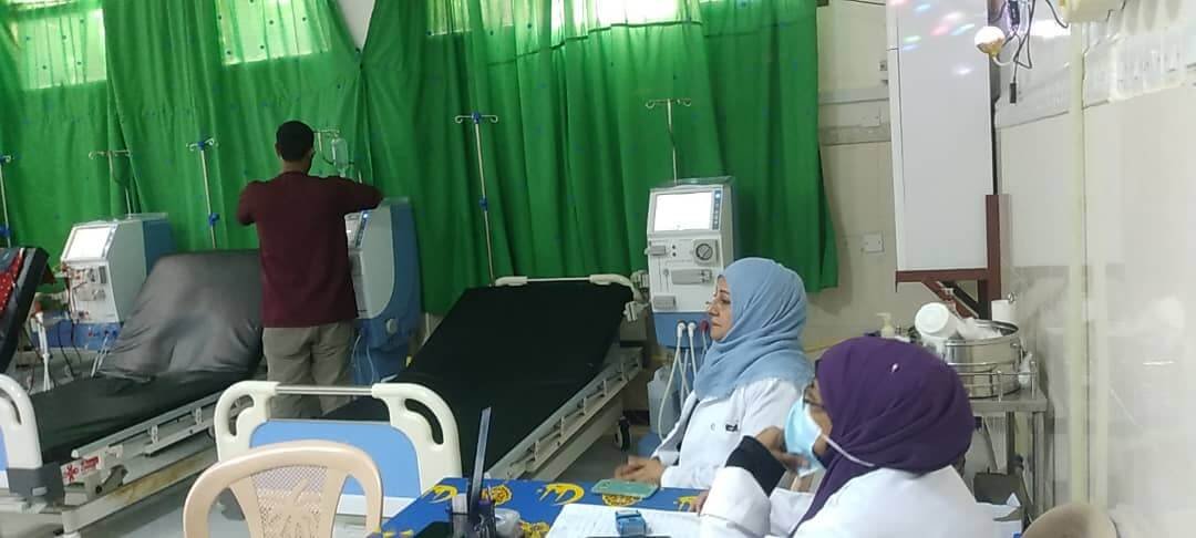 مدير مستشفى الصداقة بالعاصمة عدن تتفقد أحوال المرضى والطاقم الطبي