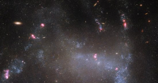 تكنولوجيا  – ما هى مجرة العنكبوت المخيفة التى صورها تلسكوب هابل؟ تقرير يجيب