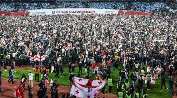 رياضة – منتخب جورجيا إلى يورو 2024 لأول مرة والجماهير تحتفل بالملعب.. فيديو