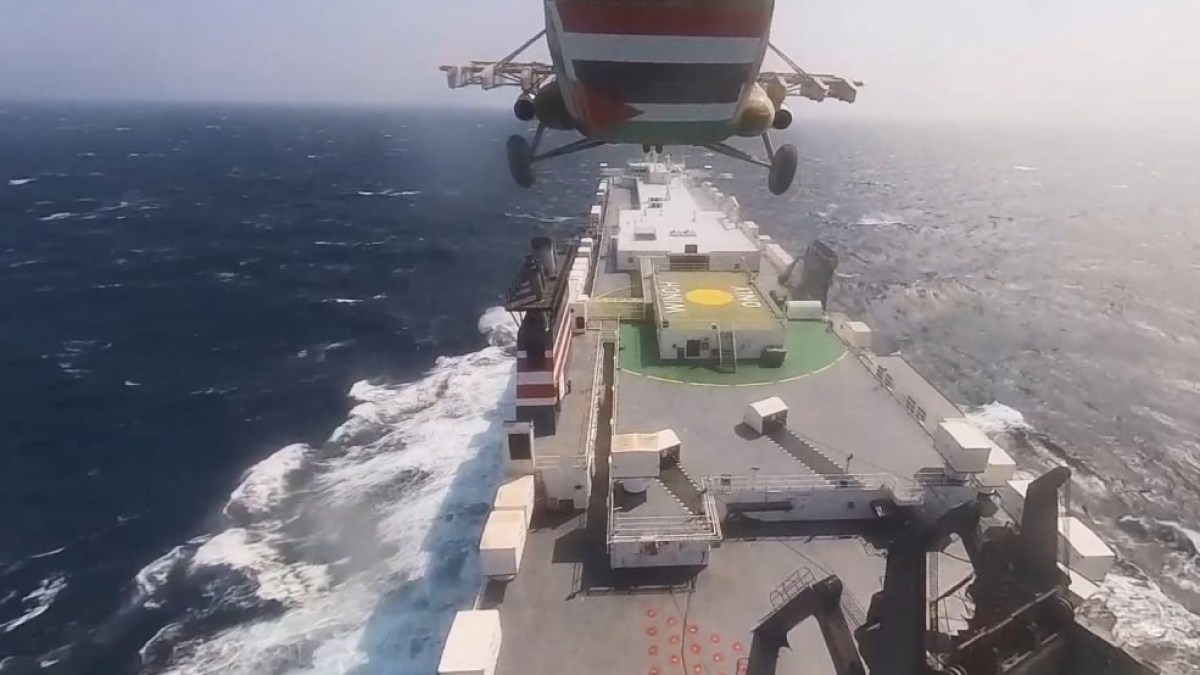 هجوم صاروخي يلحق أضرارا بسفينة قبالة سواحل الحديدة باليمن | أخبار – البوكس نيوز