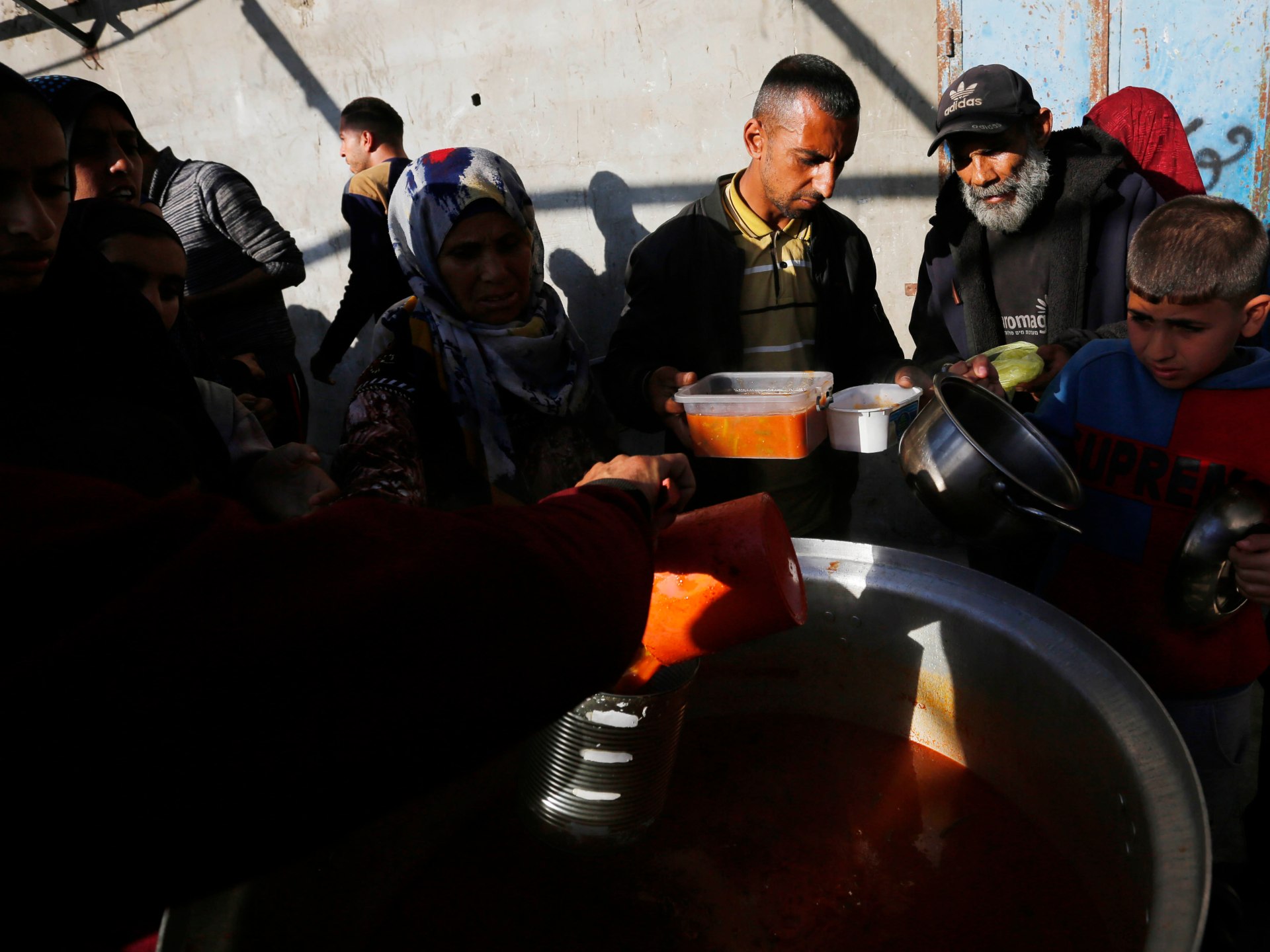 وصول أول قافلة مساعدات لشمال غزة منذ 21 يوما | أخبار – البوكس نيوز