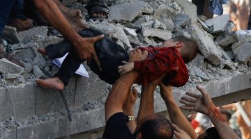 شاهد.. إنقاذ بطولي لطفل قضى 9 أيام تحت الأنقاض بغزة | أخبار – البوكس نيوز