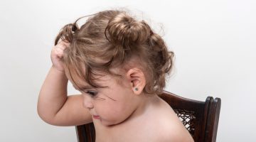 لماذا يشد طفلك شعره دون مقدمات؟ | مرأة – البوكس نيوز