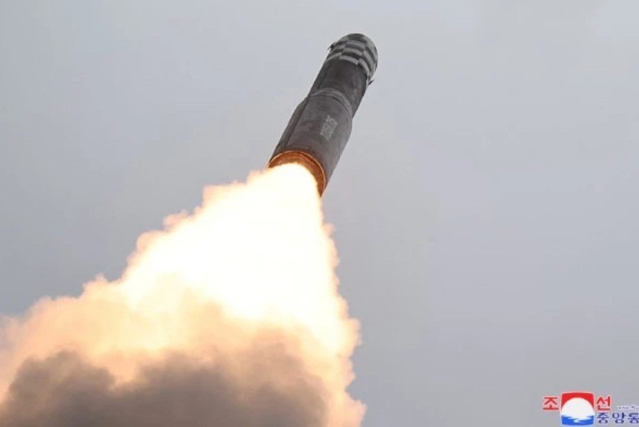 كوريا الشمالية تطلق صواريخ باليستية أثناء زيارة بلينكن لسول