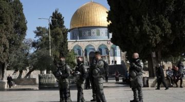 الشرطة الإسرائيلية تمنع وصول الشباب الفلسطينيين إلى المسجد الأقصى