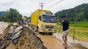 حصيلة الفيضانات بجزيرة سومطرة الإندونيسية 26 قتيلا