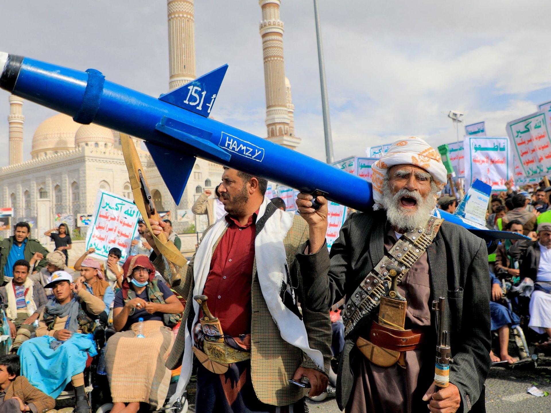 الحوثيون يستهدفون سفينة أميركية ويتوعدون بالتصعيد في رمضان | أخبار – البوكس نيوز