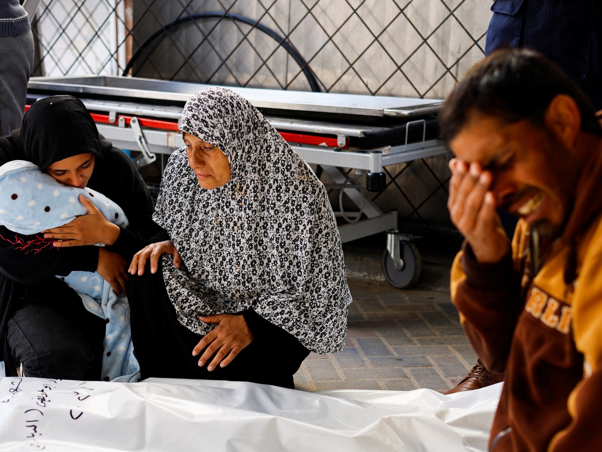 مشاهدات طبيب متطوع بغزة.. من لم تقتلها الصواريخ يقتلها غياب الدواء والغذاء | سياسة – البوكس نيوز