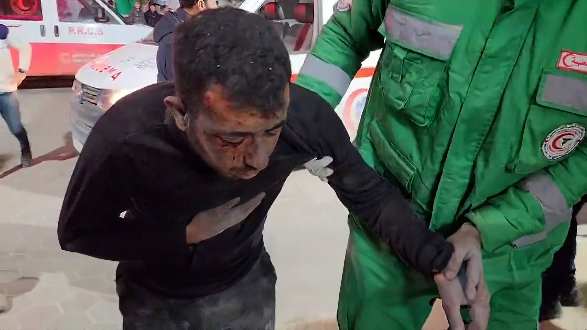 الاحتلال يواصل محاصرة مجمع الشفاء وتكدس جثامين الشهداء بعد قصف النصيرات | أخبار – البوكس نيوز