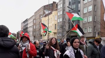 مظاهرة ببرلين تندد بالحرب الإسرائيلية على غزة وتطالب بوقف إطلاق النار | التقارير الإخبارية – البوكس نيوز