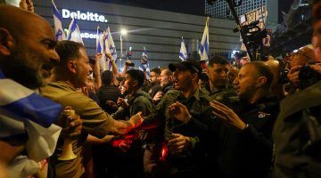 مواجهات بين الشرطة الإسرائيلية ومحتجين يطالبون بالإفراج عن الأسرى في غزة | التقارير الإخبارية – البوكس نيوز