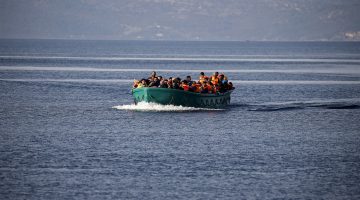 مات جوعا أثناء رحلة الهجرة.. أسرة سورية تضطر لإلقاء طفلها في البحر | منوعات – البوكس نيوز