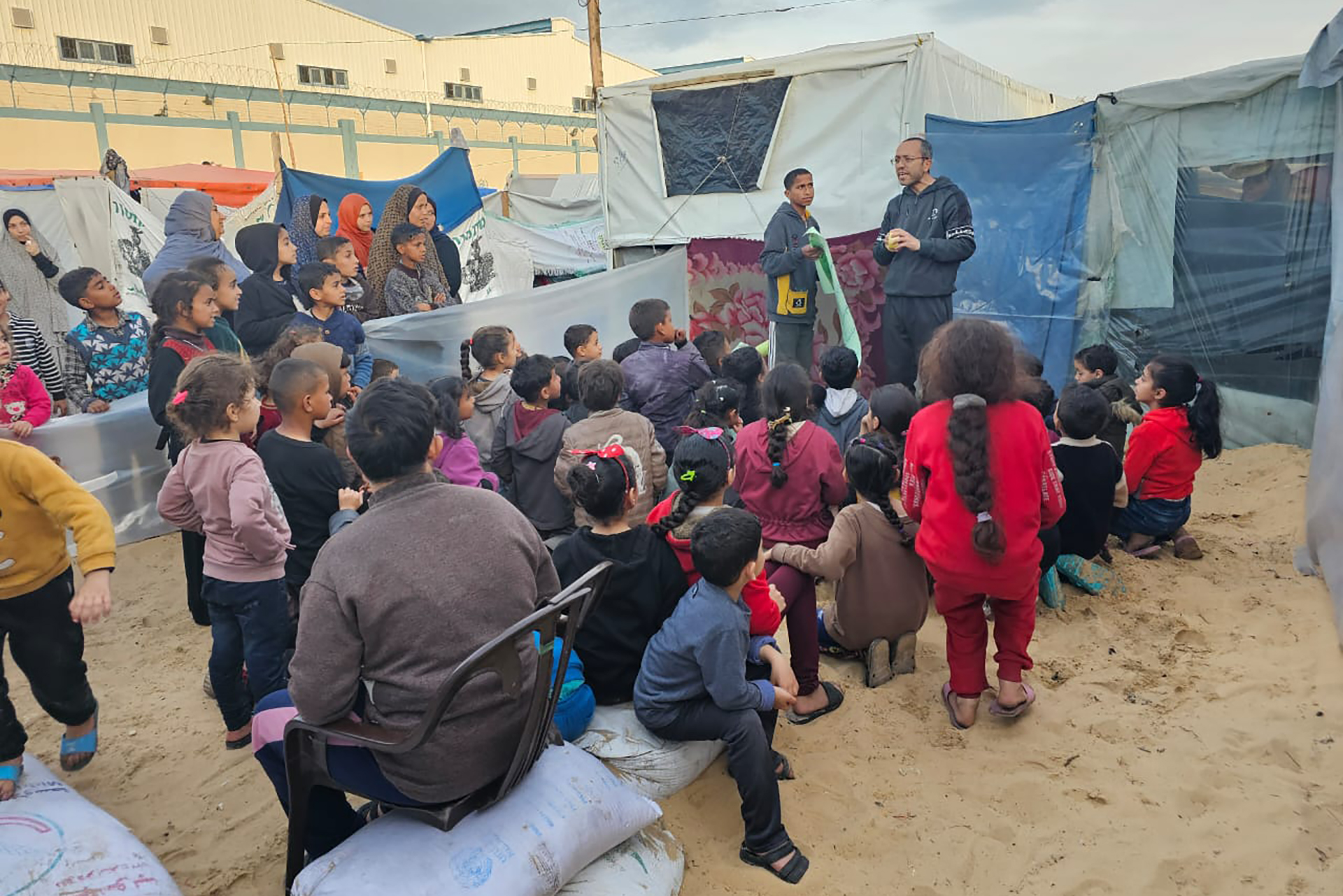 مبادرات تعليمية في غزة تعيد الأمل والحياة للأطفال | سياسة – البوكس نيوز