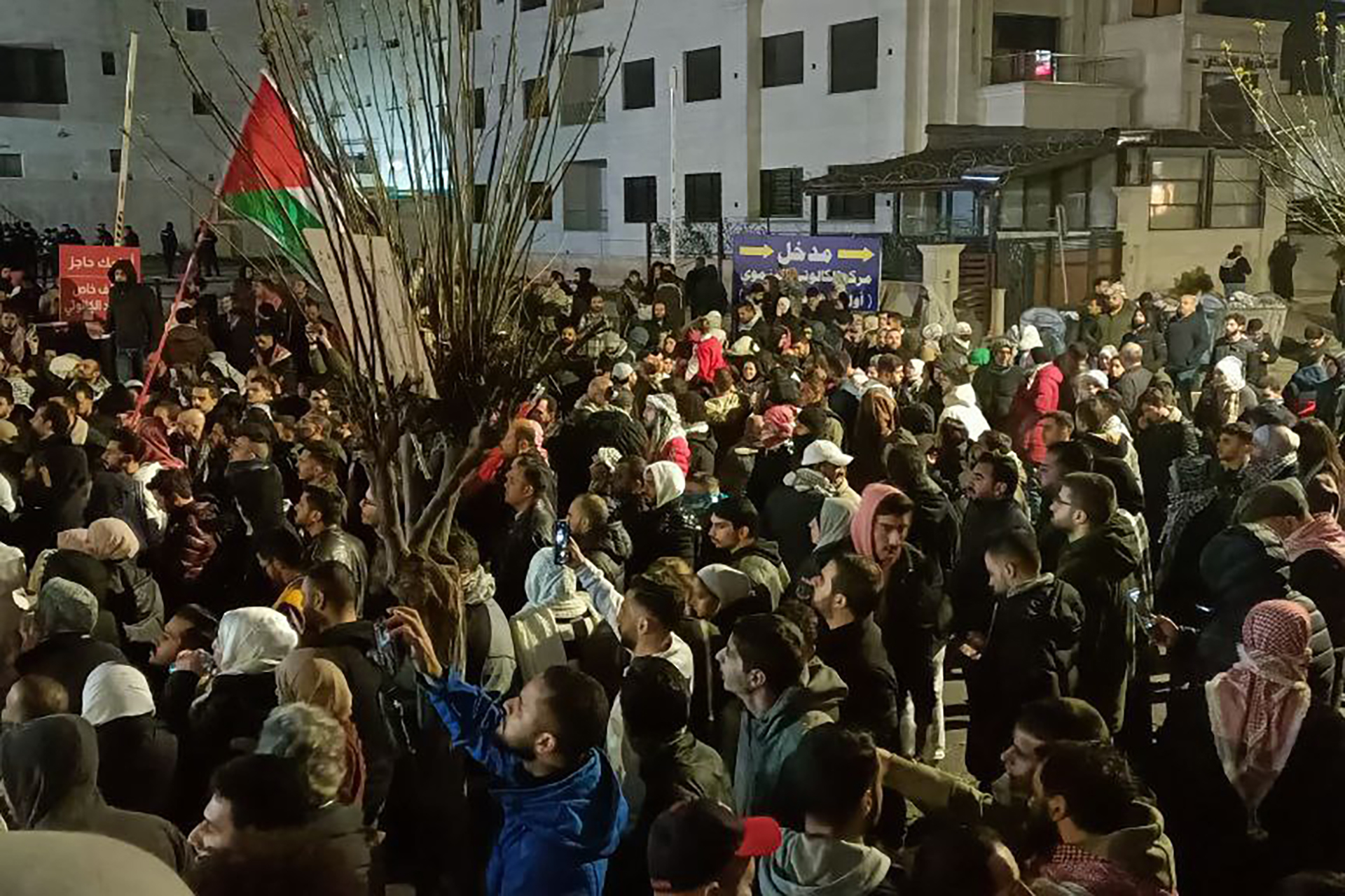 الأردن يعتقل المئات ويفض مظاهرات بمحيط السفارة الإسرائيلية | أخبار – البوكس نيوز