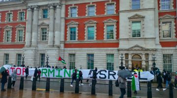 نشطاء يحاصرون وزارة الأعمال البريطانية احتجاجًا على تسليح إسرائيل | سياسة – البوكس نيوز