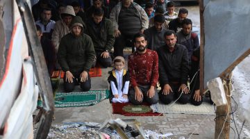 الغزيون يقيمون صلاة عيد الفطر على أنقاض المساجد | أخبار – البوكس نيوز