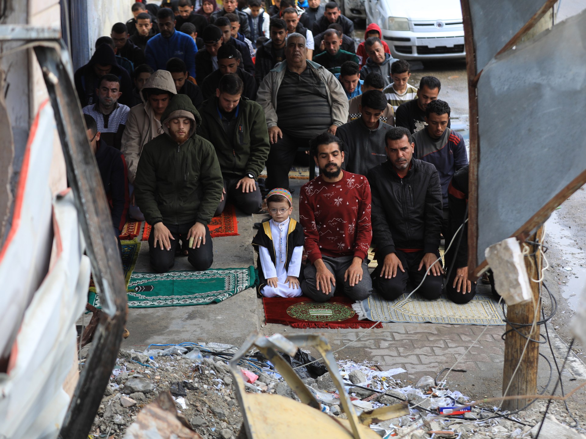 الغزيون يقيمون صلاة عيد الفطر على أنقاض المساجد | أخبار – البوكس نيوز