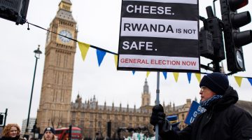 البرلمان البريطاني يقر قانونا مثيرا للجدل يتيح ترحيل مهاجرين إلى رواندا | أخبار – البوكس نيوز
