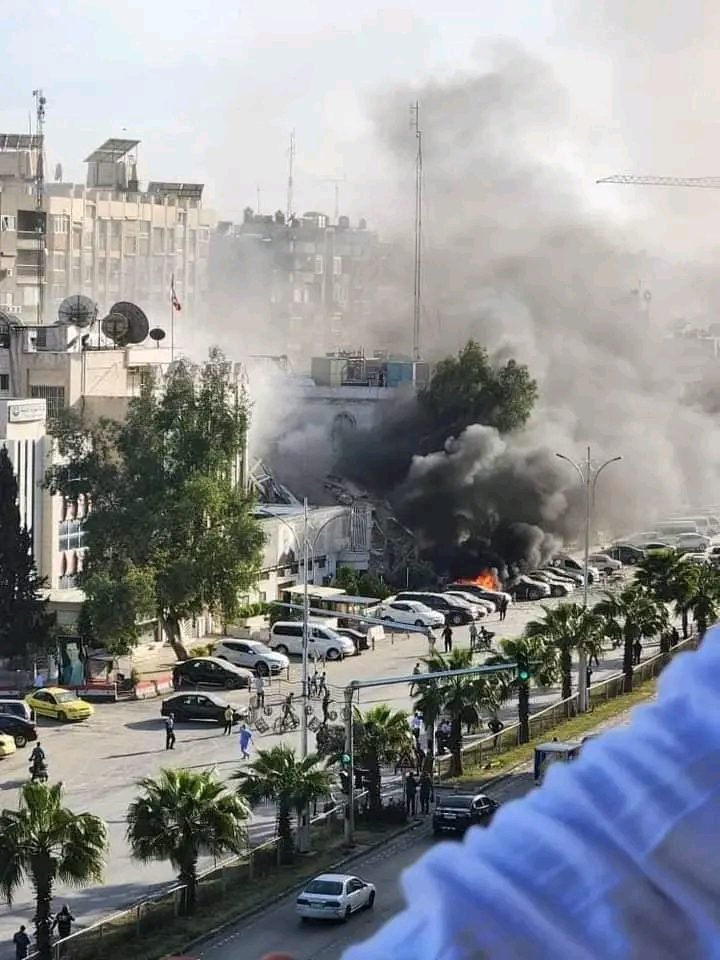فيديو… دمار كبير أصاب مبنى القنصلية الإيرانية ومقر إقامة السفير بدمشق بعد استهدافها بقصف إسرائيلي