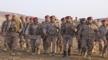 قائد المنطقة العسكرية السابعة يتفقد المقاتلين الأبطال بالجبهة الغربية لمحافظة مارب